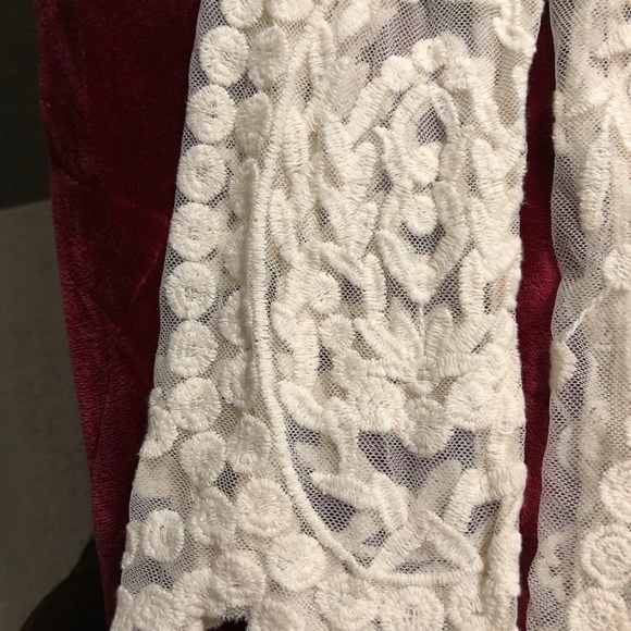 Beautiful lace tunic - Picture 4 of 6